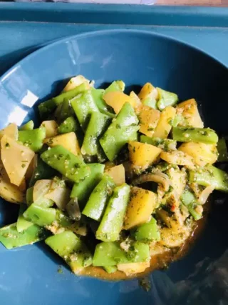 Poêlée de pommes de terre et haricots plats