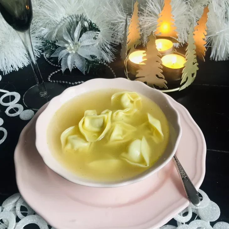 Cappelletti in brodo1 res