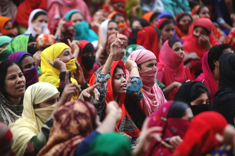 Raksha Bandhan women