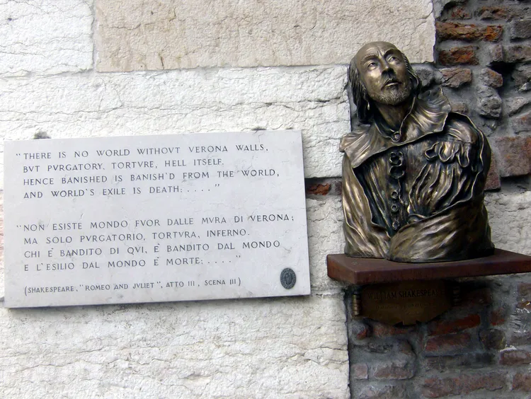 Busto in bronzo di Shakespeare a Verona