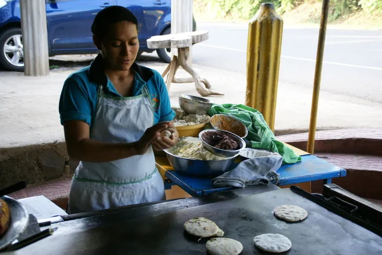La fête de la Sainte Croix ou de la Croix de Mai 12 fete de la Sainte Croix pupusas Salvador2