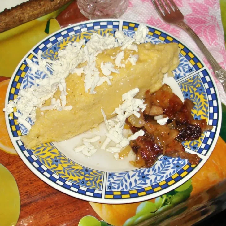 Mamaliga brinza shkvarki